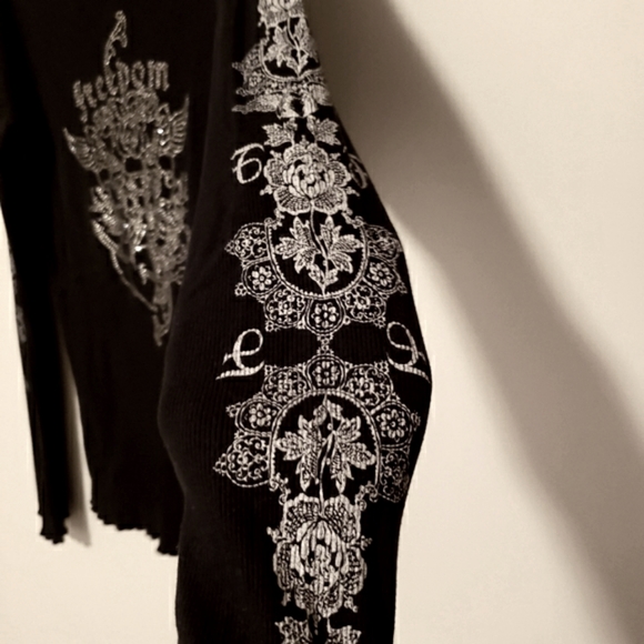 Freedom Long Sleeve Embellishments Silver Art Design Size XL Fits like a M/L - Picture 5 of 8